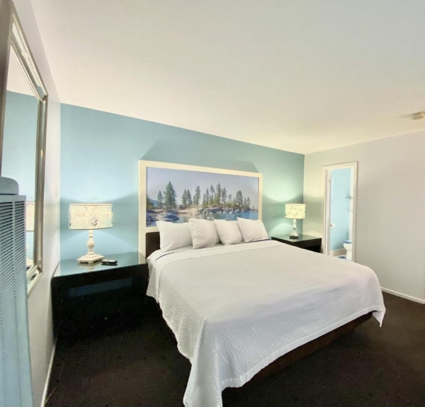 Bluebird Day Inn & Suites Main image